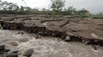 Jembatan di Banyumas Ambruk Tergerus Banjir