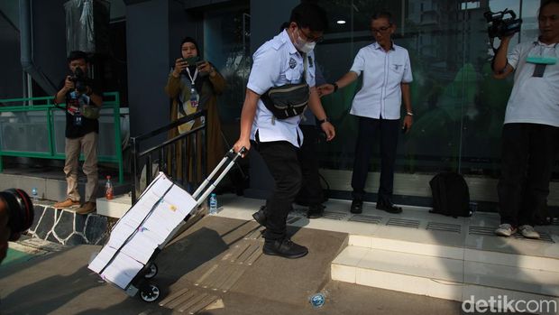 Berkas perkara Ferdy Sambo dkk diserahkan PN Jakarta Selatan. Ferdy Sambo cs akan segera disidangkan terkait kasus pembunuhan terhadap Brigadir J.