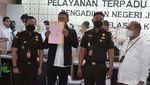 Segini Tebalnya Berkas Perkara Ferdy Sambo Cs yang Diserahkan ke Pengadilan