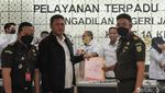 Segini Tebalnya Berkas Perkara Ferdy Sambo Cs yang Diserahkan ke Pengadilan