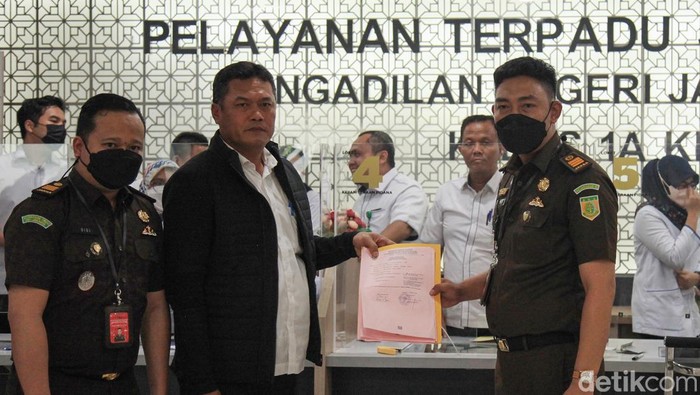 Berkas Perkara Ferdy Sambo Cs Diserahkan ke Pengadilan Berkas perkara Ferdy Sambo dkk diserahkan PN Jakarta Selatan. Ferdy Sambo cs akan segera disidangkan terkait kasus pembunuhan terhadap Brigadir J.