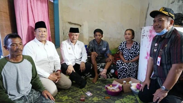 Bupati Sanusi mengunjungi Saguwanto korban Tragedi Kanjuruhan