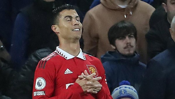 Ramai-ramai Tiru Selebrasi Tidur Cristiano Ronaldo