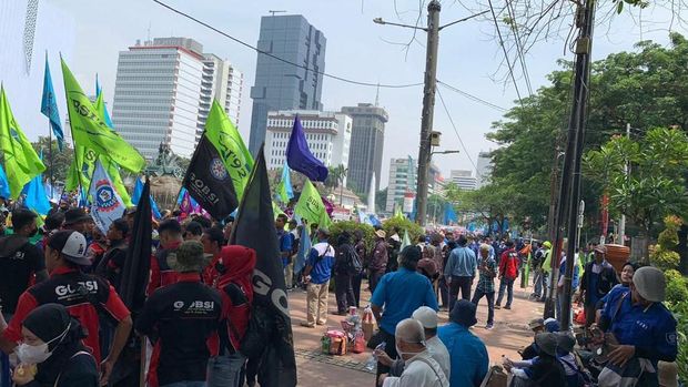 Demo massa di Patung Kuda, lalin ke Istana ditutup Senin (11/10/2022) sore ini.