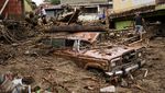 Deretan Mobil yang Jadi Korban Longsor di Venezuela