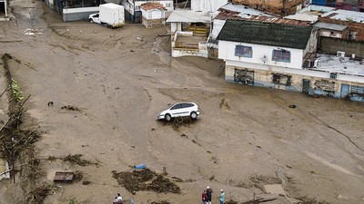 Deretan Mobil yang Jadi Korban Longsor di Venezuela
