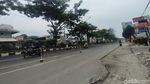 Penampakan Separator di Jalan Margonda Mulai Dibongkar