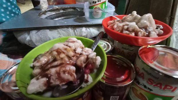 Es puter Pak Mo saat dijual di Pasar Sari Harapan, Tabanan.