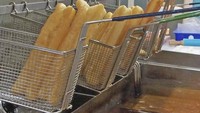 . Xi De Li di Puri Indah, masuk ke dalam jajaran cakwe modern yang enak. Cakwe ini lebih ke gaya Singapura dan halal. Ada kue bantal dan onde-onde juga di sini, kisaran harganya dari Rp 10.000 saja. Foto: Instagram Shop/Pool