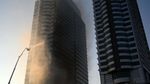 Foto-foto Gedung Pencakar Langit di Pakistan Terbakar