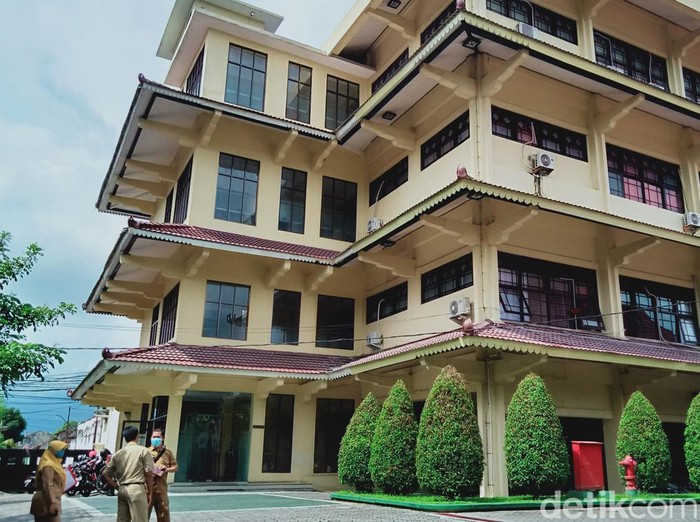 Gedung Pemkab Klaten, Jalan Pemuda Klaten.