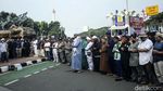 GNPR Salat Gaib dan Menyerukan Tritura di Patung Kuda