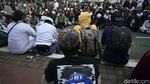 GNPR Salat Gaib dan Menyerukan Tritura di Patung Kuda
