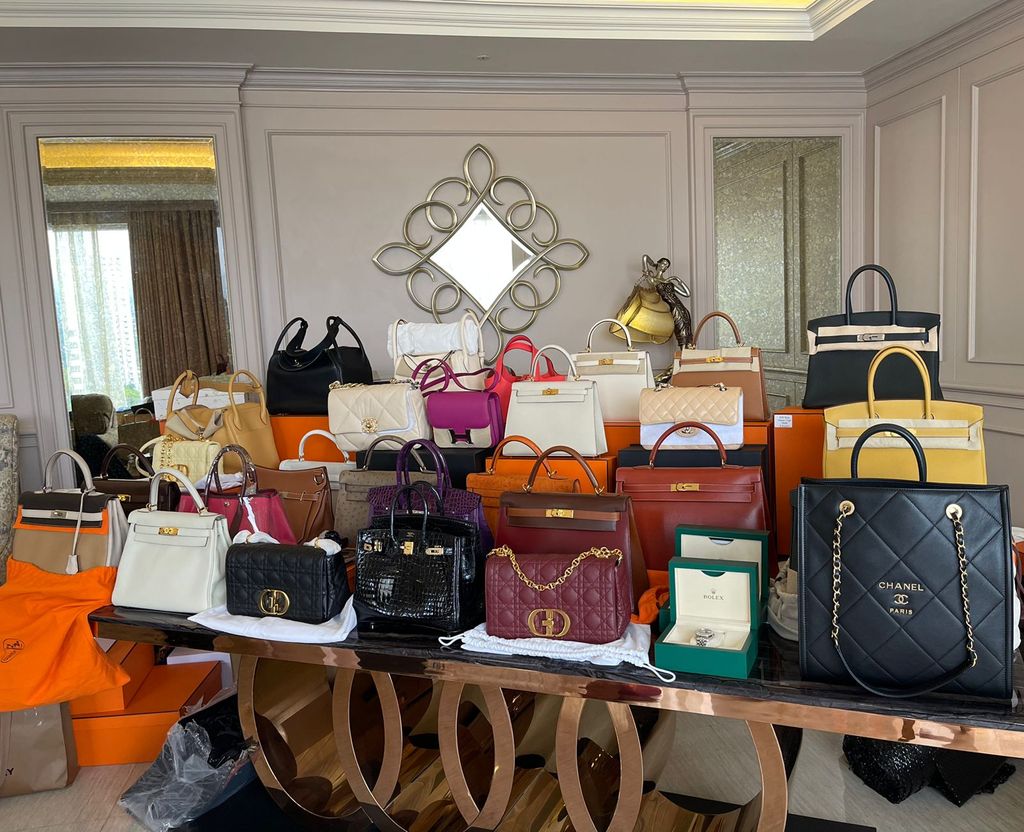 Hermesien Closet.