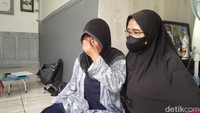 Keluarga belum tahu kapan jenazah akan tiba di rumah duka. Dirinya mengaku tidak ada kendala terkait pengurusan kepulangan jenazah Novita itu. Foto: Afzal Nur Iman/detikJateng