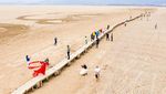 Jembatan Batu Berusia 400 Tahun Muncul di Tengah Danau Kering China