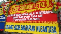 Dalam surat dakwaan jaksa untuk terdakwa Ferdy Sambo, Bharada E disebut menembak Brigadir J sebanyak 3 hingga 4 kali. Tapi tembakan itu hanya menbuat Yoshua tersungkur dan terluka. Dalam dakwaan itu juga disebut Yoshua tewas setelah ditembak Ferdy Sambo.
