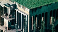 Strukturnya telah sepenuhnya diubah menjadi rumah yang spektakuler dan unik.