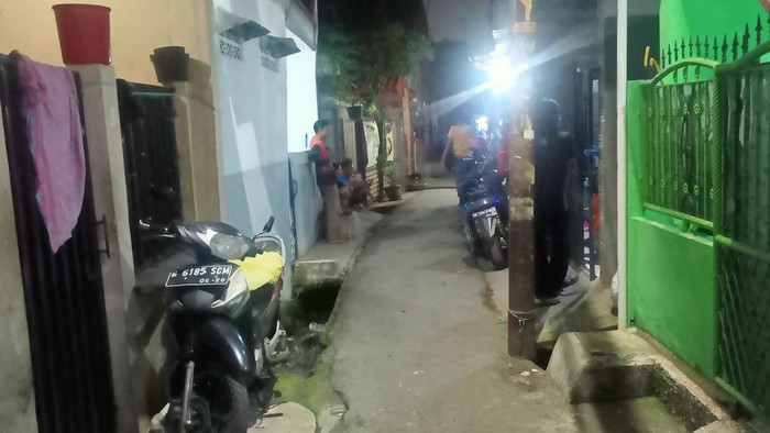 Kondisi di Bidara Cina Jaktim usai banjir surut, Senin (10/10) malam.
