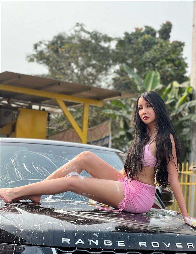 “Ya ampun boneka banget,” tulis netizen lagi. Foto: Instagram/@lucintaluna_manjalita