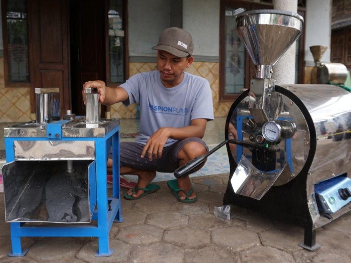 Lulusan SMA Ini Moncer Lewat Produksi Mesin Tepat Guna, Omzetnya Rp 200 Juta/Bulan