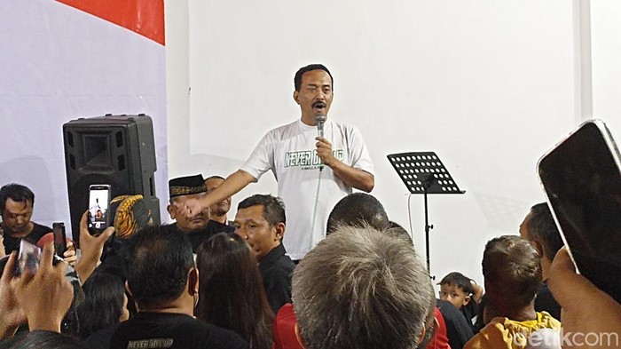 Mantan Wali Kota Blitar Samanhudi saat baru bebas dari bui