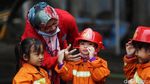 Melihat Aksi Damkar Cilik Padamkan Api