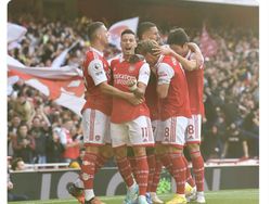 Meme Arsenal Taklukkan Liverpool dan Kembali ke Puncak