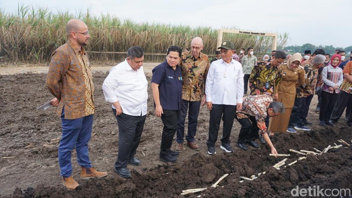 Menteri BUMN Erick Thohir meresmikan revitalisasi industri gula nasional di Mojokerto