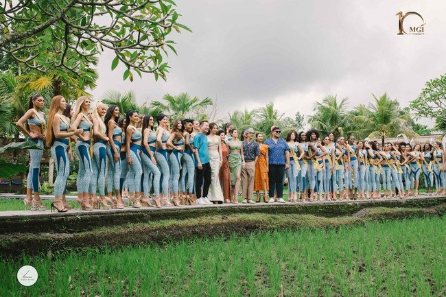 Kompetisi Sportswear pertama kali diadakan dalam penyelenggaraan Miss Grand International.  Ivan Gunawan selaku National Director Miss Grand Indonesia mengungkapkan bahwa pengantian Swimsuit Competition menjadi Sportwear Competition telah disetujui oleh Miss Grand International Organization sejak awal terpilihnya Indonesia sebagai penyelenggara Miss Grand International 2022 pada Desember 2021. Foto: Dok. Yayasan Dunia Mega Bintang, Facebook Miss Grand International