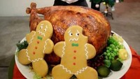 Dijamin kenyang! Bukan disajikan sepotong atau dua potong, ada ayam panggang berukuran rakasa yang besarnya setara anak berusia 5 tahun. Foto: Instagram/wonderfoodmuseum