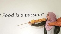 Seberapa besar sate yang pernah kamu cicipi? Jika datang ke Wonderfood Museum, kamu bisa menemukan sate yang panjangnya lebih dari 1 meter. Foto: Instagram/wonderfoodmuseum
