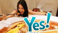 Laksa identik dengan makanan khas Melayu yang berkuah segar. Di sini ada mangkuk laksa yang berukuran raksasa setara dengan kolam renang anak-anak. Foto: Instagram/wonderfoodmuseum
