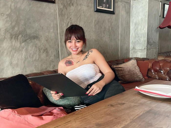 nadia christina
