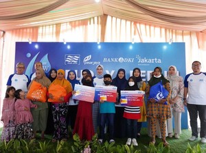Dharma Wanita PAM JAYA Beri Beasiswa-Sembako ke Warga Marunda Kepu