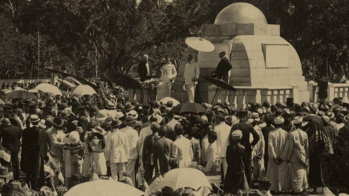 Peresmian Tugu oleh Gubernur Jenderal D. Fock di Sumedang, untuk Bupati Sumedang yang wafat tahun 1921