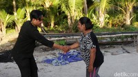 Kendati demikian, Yahya menyadari banyaknya potensi yang bisa dikembangkan oleh masyarakat Pulau Selaru. Misalnya, budidaya rumput laut, tenun ikat, hingga hasil ikan tangkap yang melimpah. Untuk itu, pihaknya berupaya untuk tetap berkontribusi pada masyarakat melalui berbagai produk BRI.