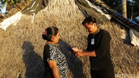 Meski terbilang pulau kecil, Selaru telah memiliki layanan perbankan yang cukup memadai berkat hadirnya Teras BRI Selaru. Kantor kecil yang berada dekat dengan pelabuhan di Desa Adaut ini merupakan perpanjangan tangan dari Kantor Unit BRI Lelemuku serta Kantor Cabang BRI Saumlaki.