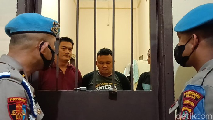 3 polisi ditahan kasus pencurian dan perampasan sepeda motor milik warga di Polrestabes Medan. (Foto: Istimewa)