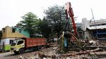 Ratusan Ton Sampah Diangkut dari Pintu Air Manggarai