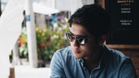 Disebut merugi hingga Rp 400 Miliar lebih karena laporan sang istri terkait KDRT yang dilakukannya. Rizky Billar disebut kena mental oleh sang pengacara, bahkan ia hanya makan mie instan saja. Foto: Instagram @rikzybillar
