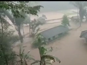 Bangunan Pondok Pesantren di Cibeber Lebak Hanyut Terbawa Banjir