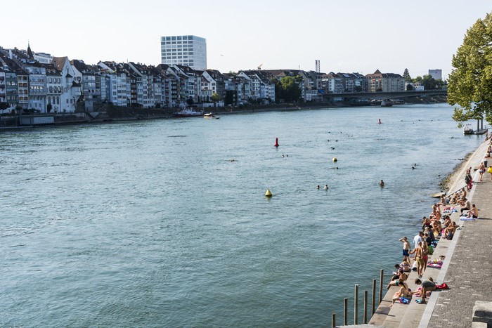 Sungai Rhine di Kota Basel, Swiss