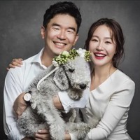 Aktris 44 tahun itu pernah menikah dengan arsitek terkenal Oh Young Wook setelah tahun pacaran. Tujuh tahun bersama, keduanya memilih bercerai dan menjalin hubungan baik sebagai teman. Foto: Instagram