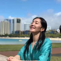 Uhm Ji Won bukan wajah baru di industri hiburan Korea. Dia mulai berkarier pada 1998 dengan membintangi serial Korea Vectorman. Saat itu usianya masih 21 tahun. Foto: Instagram