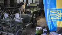 Puluhan mobil buggy dipersenjatai pasukan Ukraina untuk melawan Rusia.  
