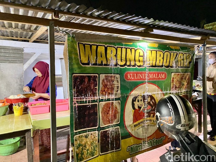 Warung Mbok Rip: Puedes Pol! Sego Kikil dan Uritan Kuliner Malam Legendaris