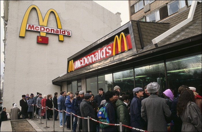 Restoran cepat saji biasanya menjadi pilihan pertama saat perut keroncongan. Ini dia deretan 5 restoran McD terbesar yang pernah ada dari jumlah kursi.