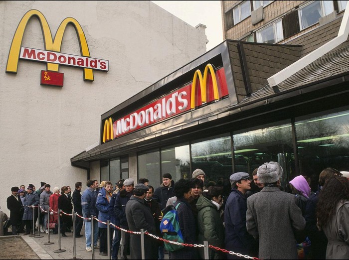 Restoran cepat saji biasanya menjadi pilihan pertama saat perut keroncongan. Ini dia deretan 5 restoran McD terbesar yang pernah ada dari jumlah kursi.