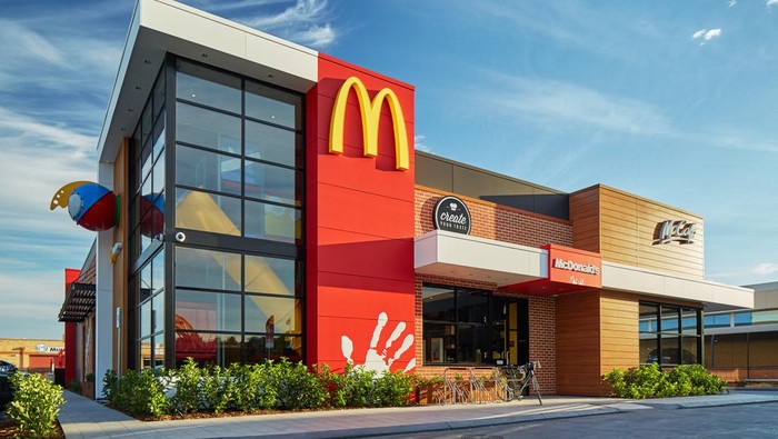 5 Restoran McD Terbesar yang Pernah Ada Restoran cepat saji biasanya menjadi pilihan pertama saat perut keroncongan. Ini dia deretan 5 restoran McD terbesar yang pernah ada dari jumlah kursi.